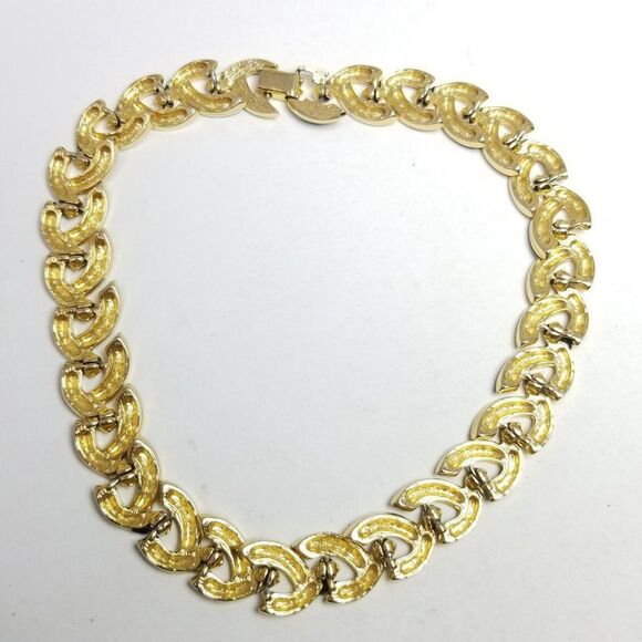 Vintage Gold Tone and Black Enamel Chunky Link Collar Necklace, 80s Style - Picture 4 of 8